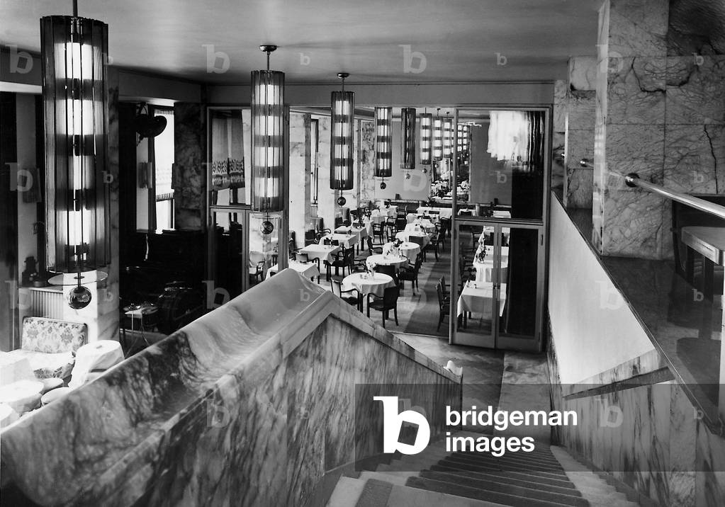 Dining room in the Hotel 'Patria' in Krynica, 1934 (b/w photo)