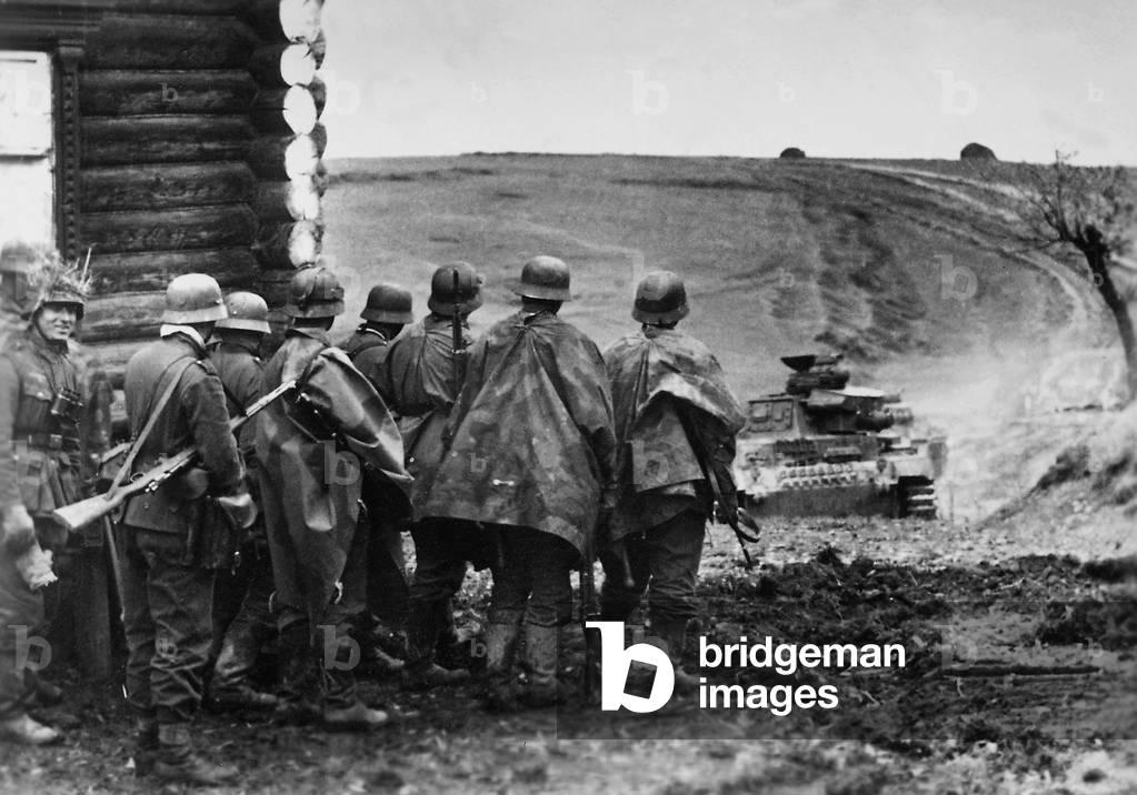 German infantry and tanks in the attack on the Eastern Front, 1941 (b/w photo)
