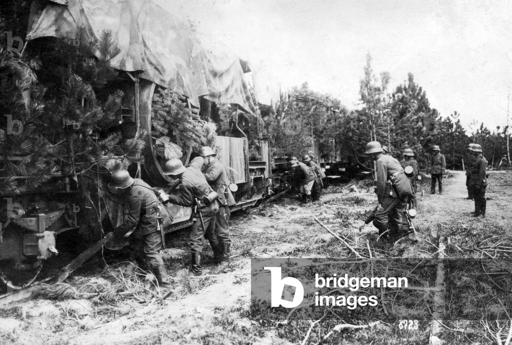 German Paris Gun at Laon, 1918 (b/w photo)