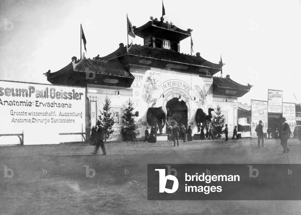 Oktoberfest in Munich, 1903 (b/w photo)