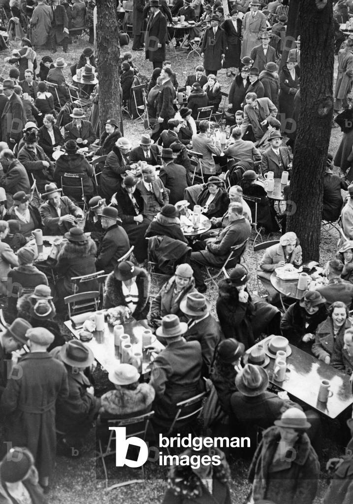 Salvatorkeller auf dem Nockherberg in Munich, 1935