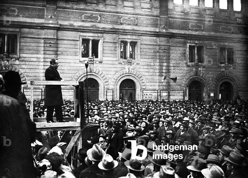 Engelbert Dollfuss during a speech, 1932 (b/w photo)