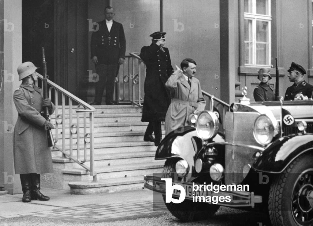 Hitler on the steps of the Presidential Palace (b/w photo)