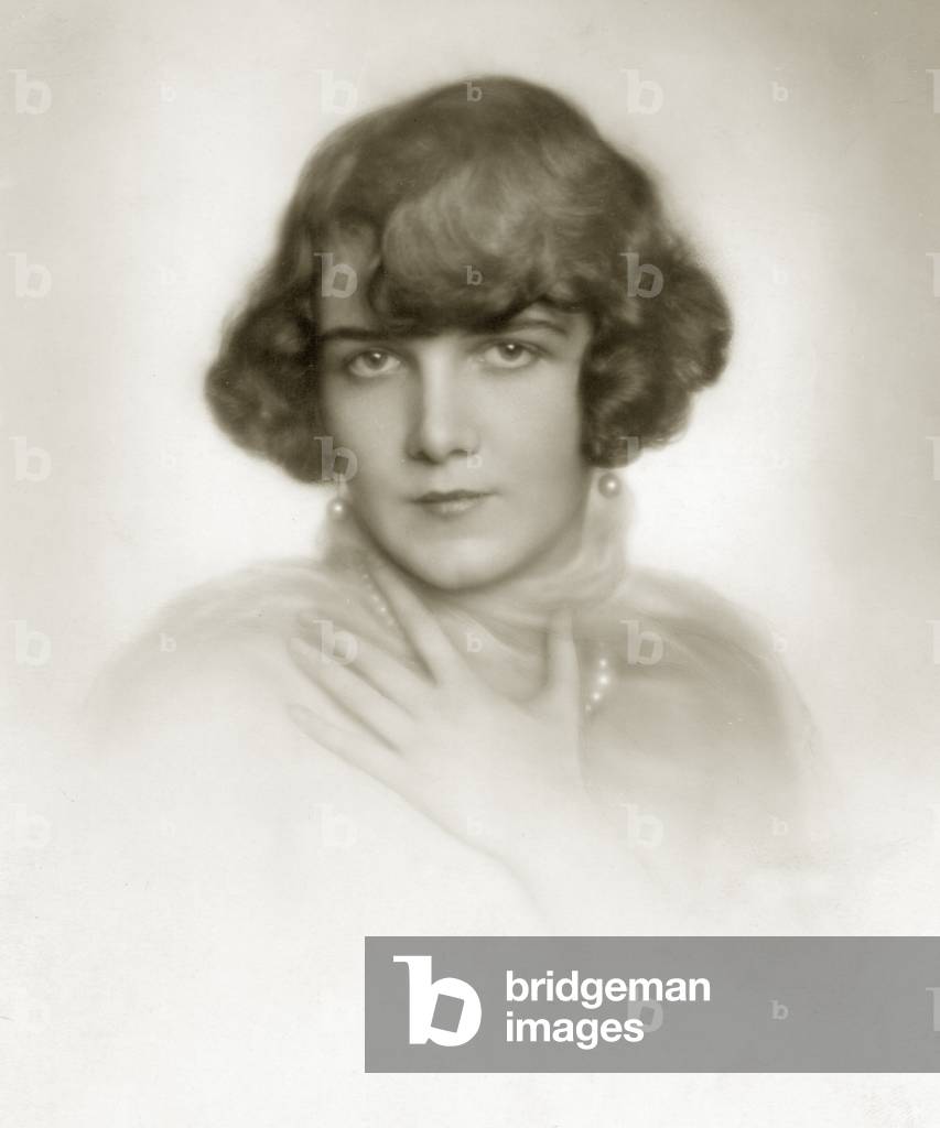 Portrait of a woman, 1927 (b/w photo)