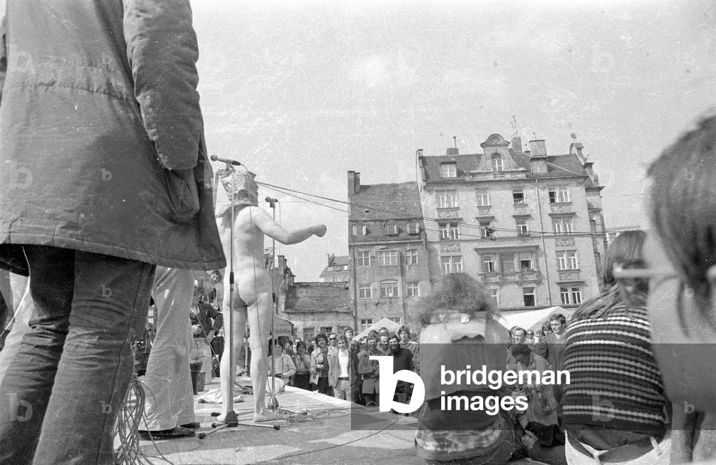 Happening at an art market in Munich, 1971 (b/w photo)
