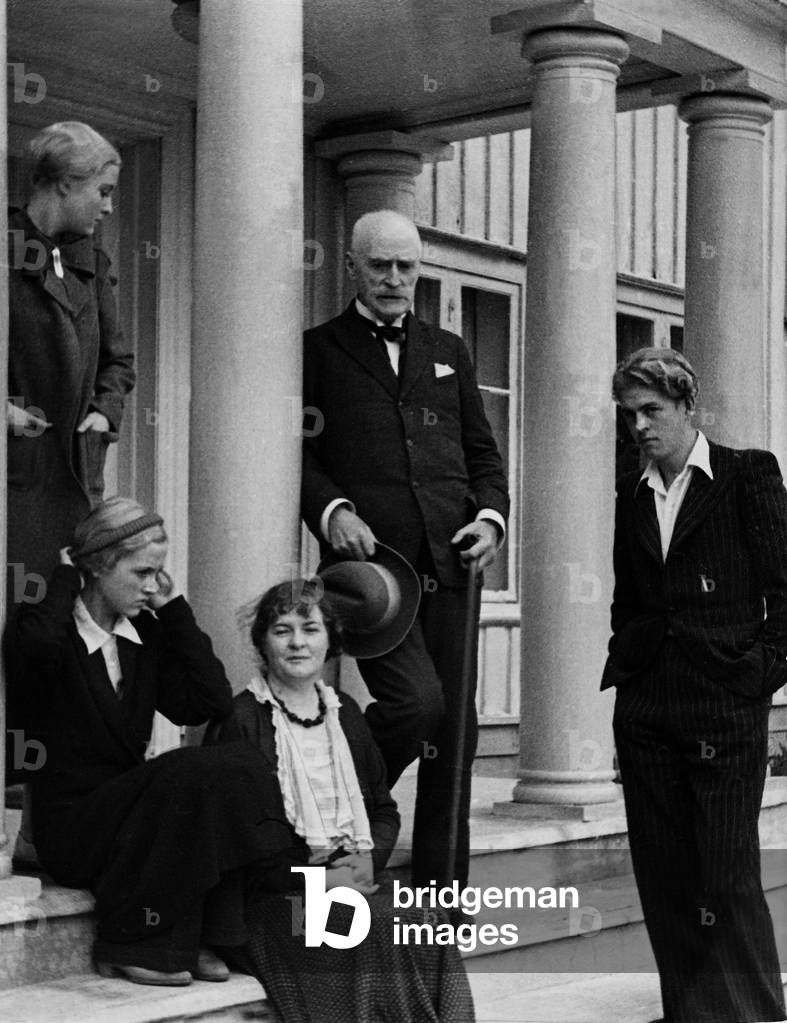Knut Hamsun with wife Marie Hamsun and children, 1934 (b/w photo)