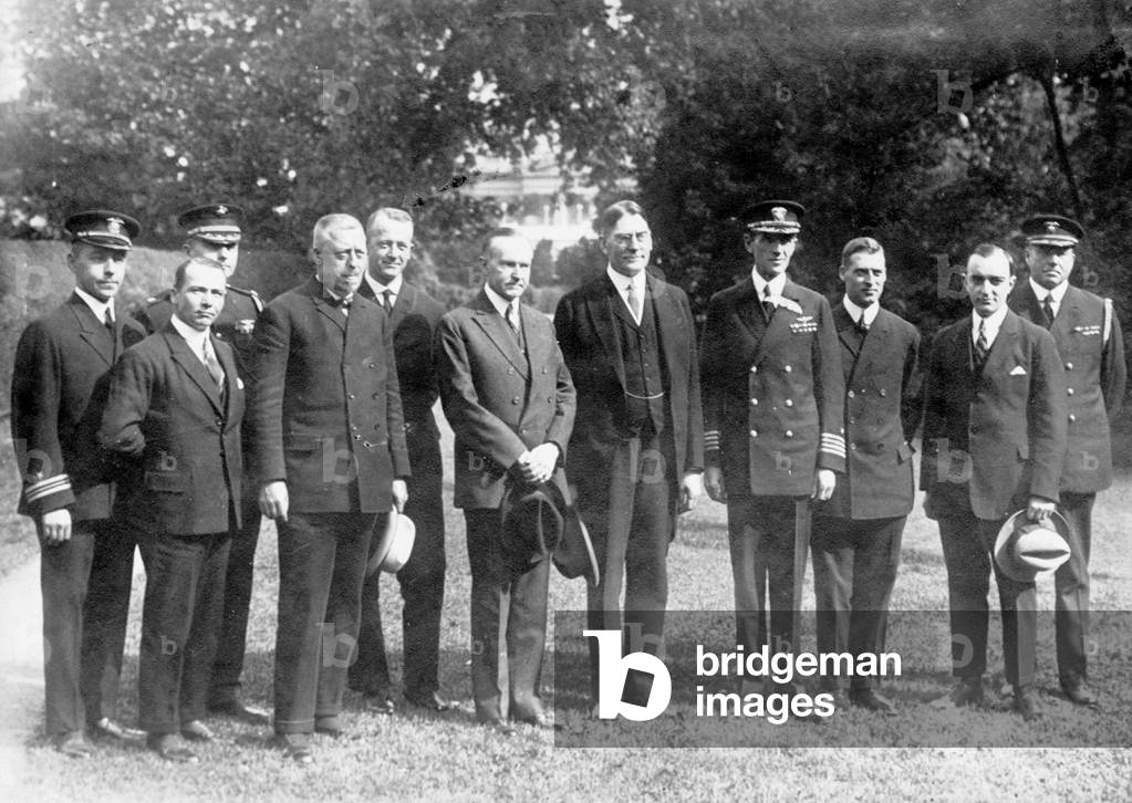 Reception of the crew of the airship ZR III (LZ 126) in the White House (b/w photo)