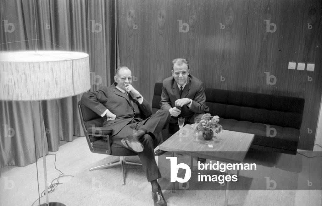 Reception in the Kanzlerbungalow (Chancellor's bungalow), 1964 (b/w photo)
