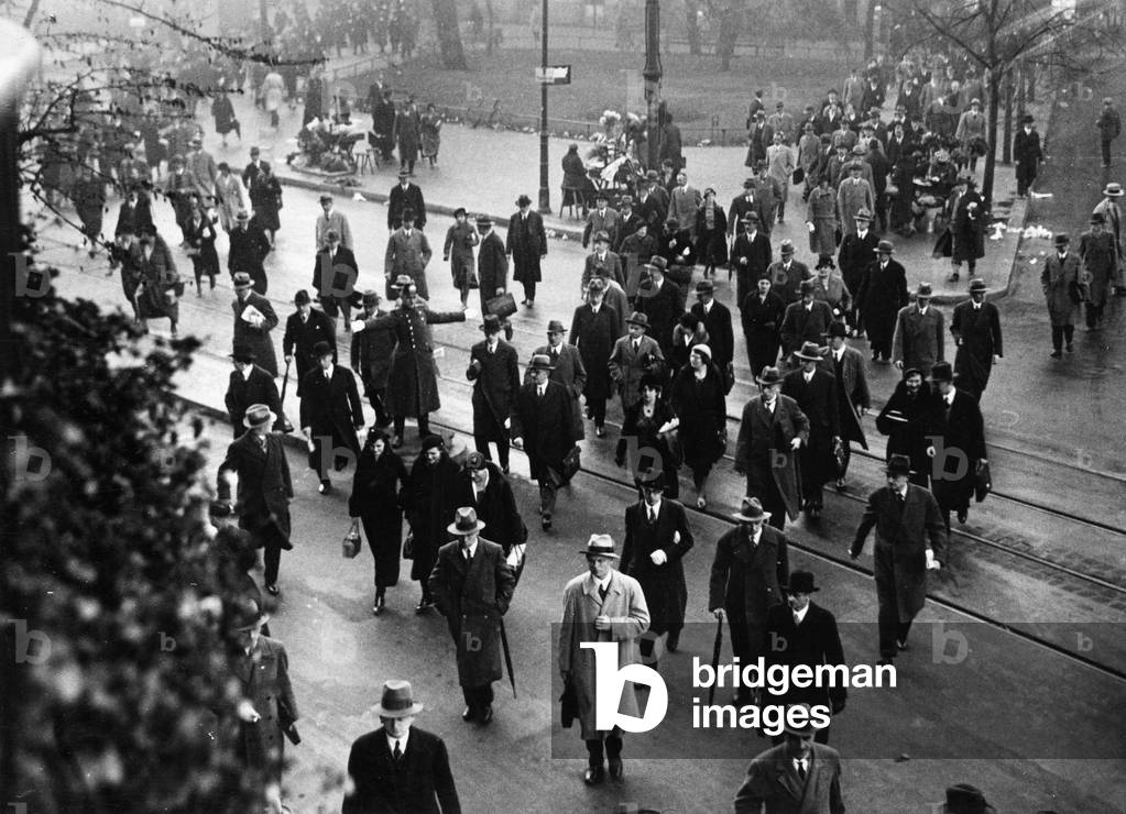 Commuters on foot during the BVG public transport strikes in Berlin, 3rd-7th November 1932 (b/w photo)