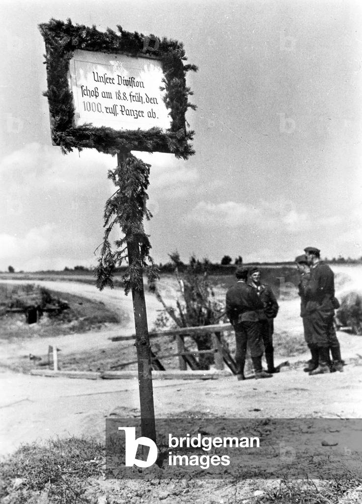 Sign with the number of Russian panzers shot, 1942 (b/w photo)