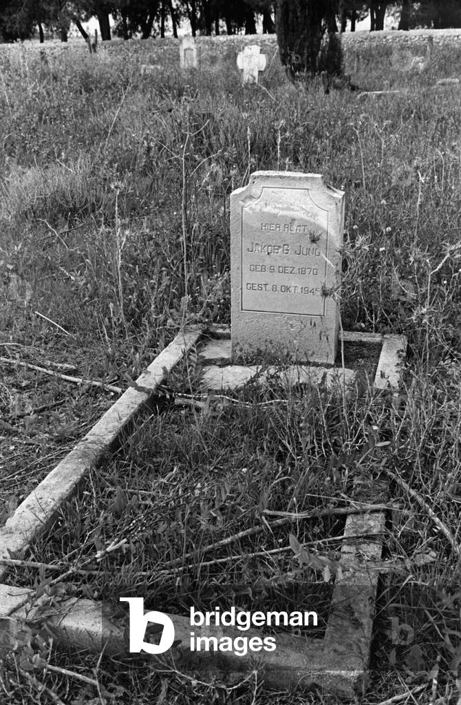 Tomb of a German-born in today's Israel, 1945