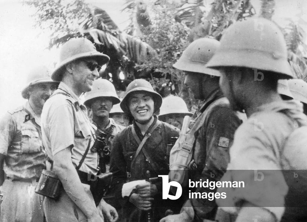 French and Japanese soldiers in Haiphong, 1940 (b/w photo)