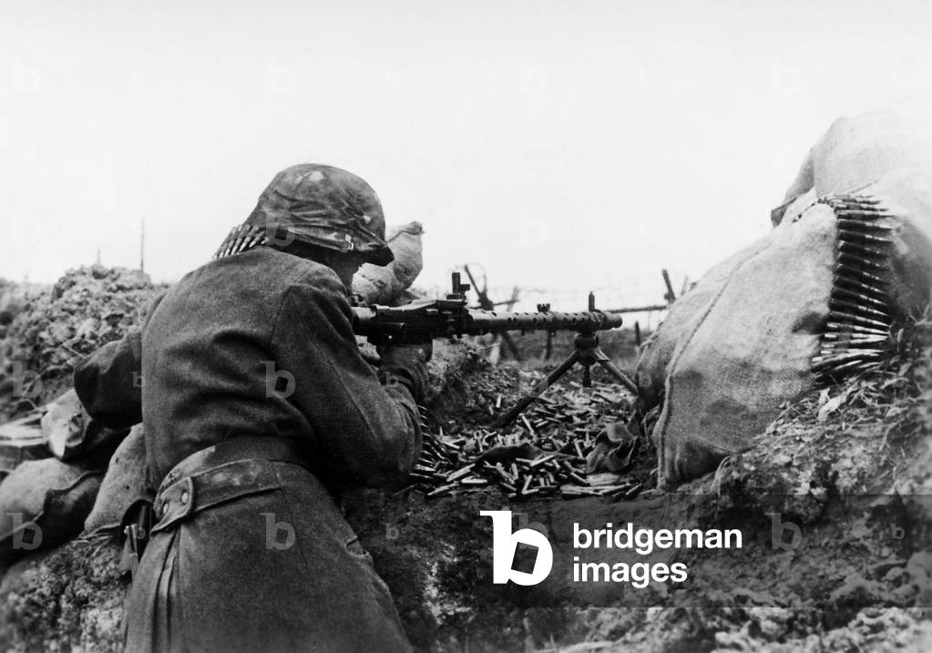 Norwegian soldier of the Waffen-SS at the Eastern Front, 1942 (b/w photo)