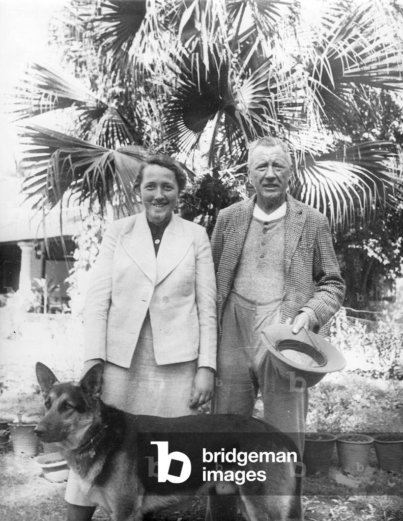 Wilhelm Filchner with his daughter Erika, 1938 (b/w photo)