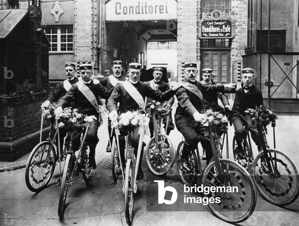 Cyclists in the Zoological Garden, 1912