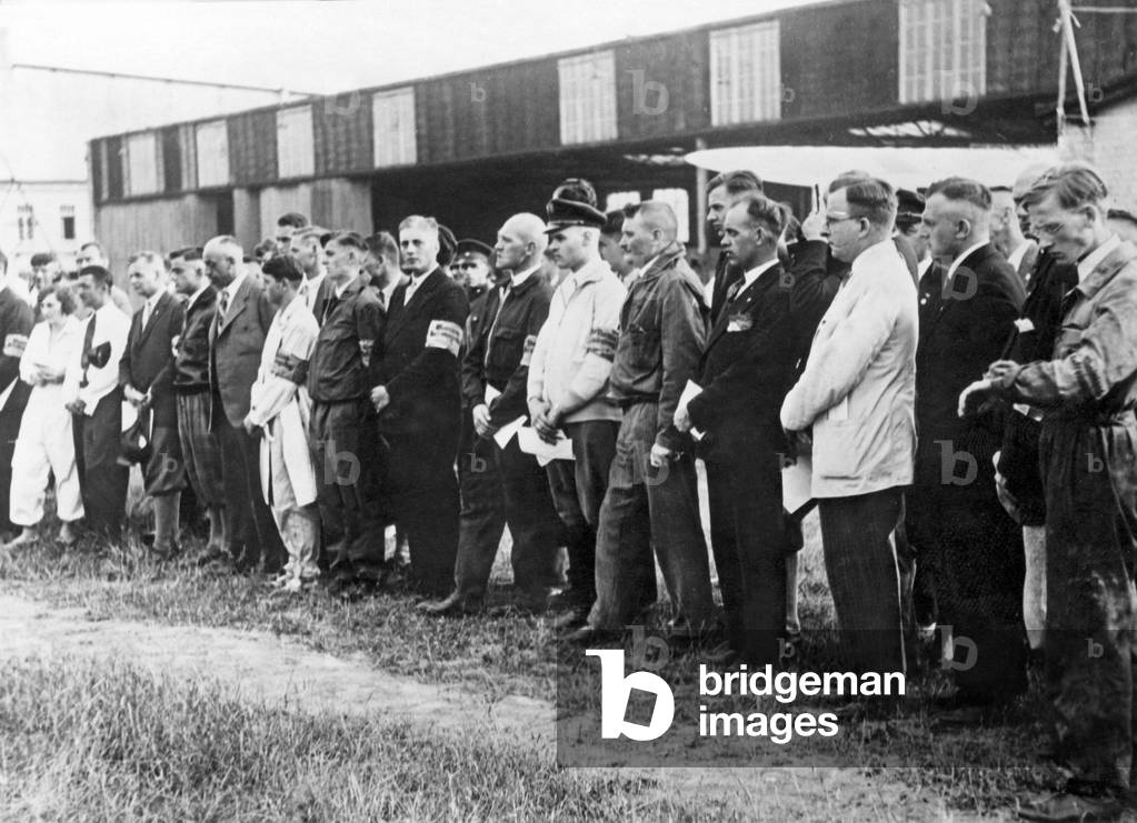 Pilots listening to a speech during a liberation ceremony in Cologne before their deployment, 1930