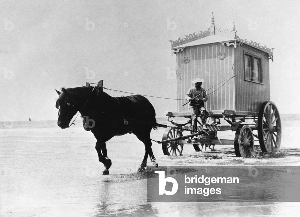 Luxury cabin, 1910 (b/w photo)
