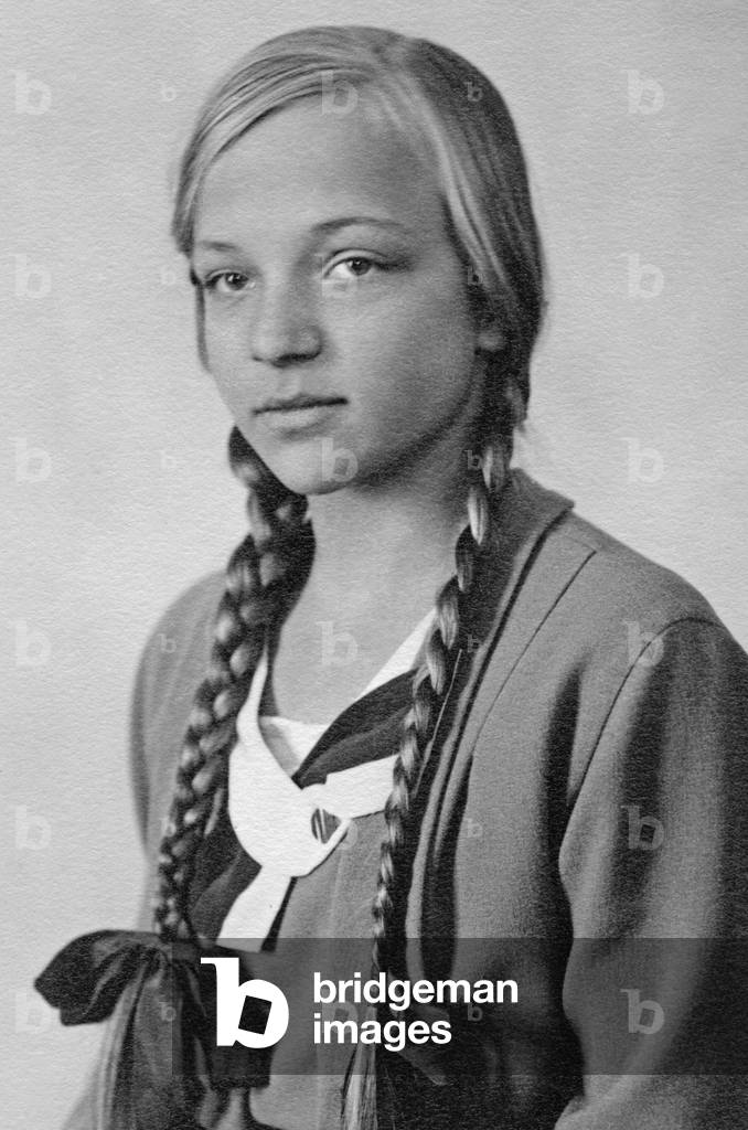 Portrait of a girl, 1918 (b/w photo)