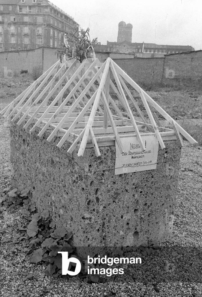 Foundation stone of the Staatsbauschule in Munich, 1954 (b/w photo)