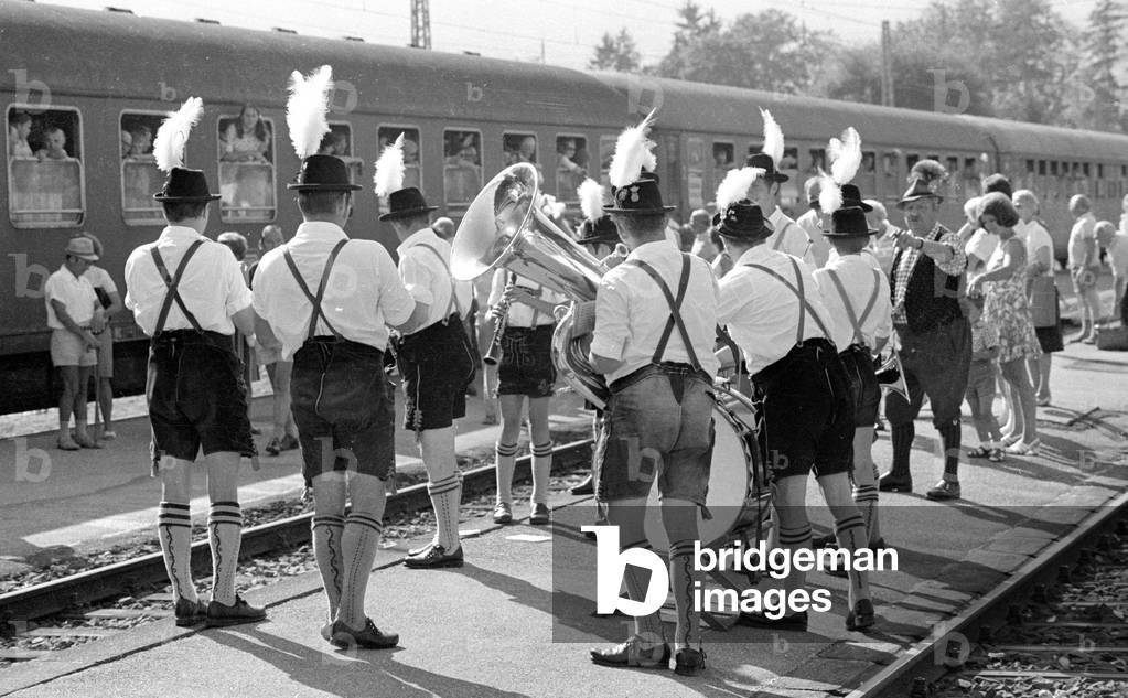 The Gebirgstrachtenerhaltungsverein Miesenbacher Ruhpolding, 1974 (b/w photo)