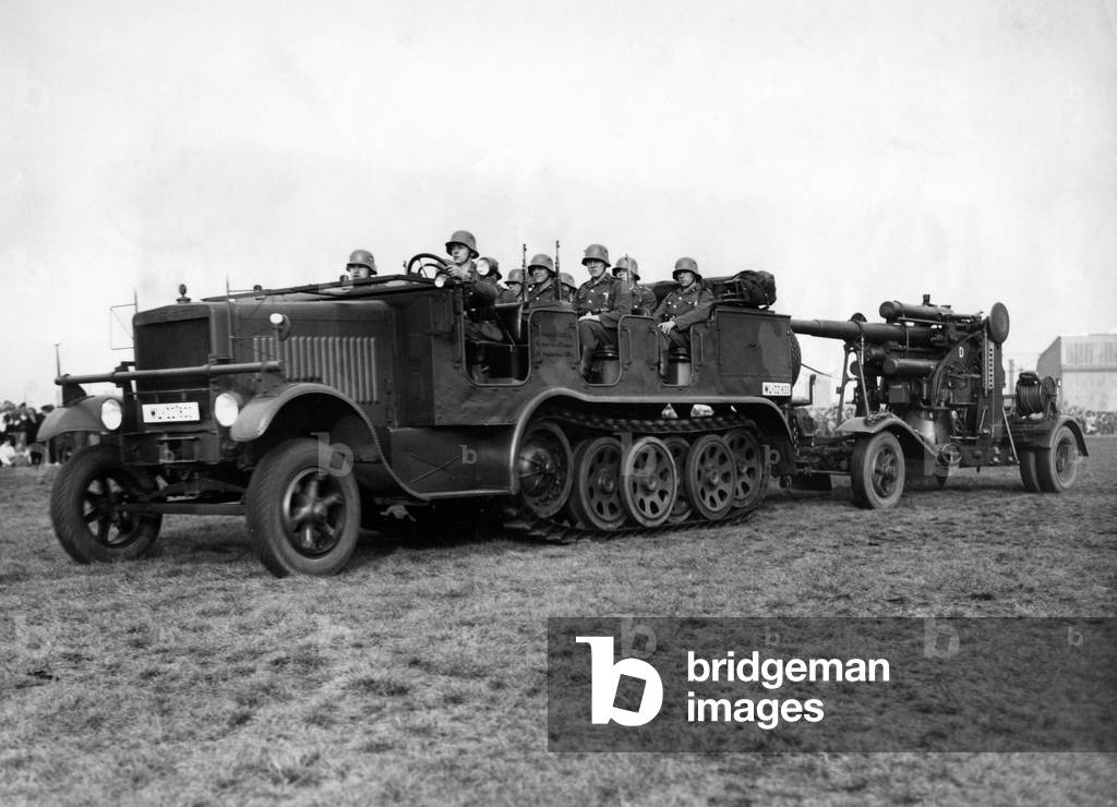 Maneuver on the day of the Luftwaffe in Staaken, 1936