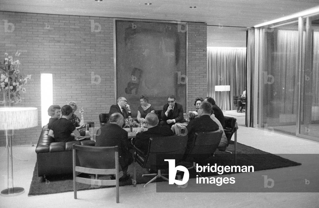 Reception in the Kanzlerbungalow (Chancellor's bungalow), 1964 (b/w photo)