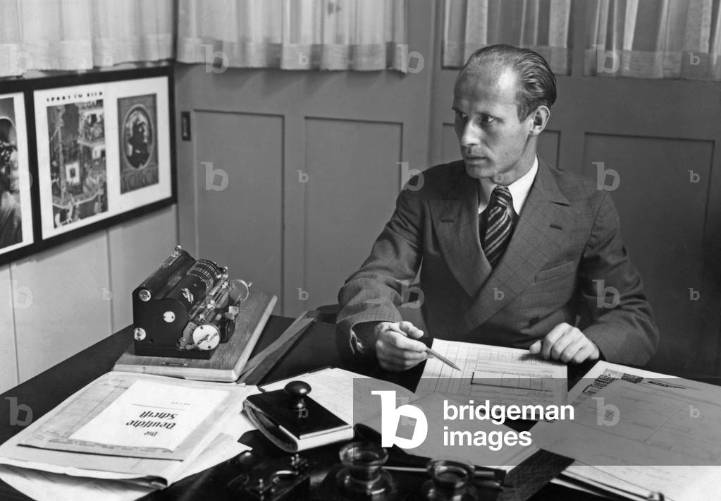 Office worker, 1934