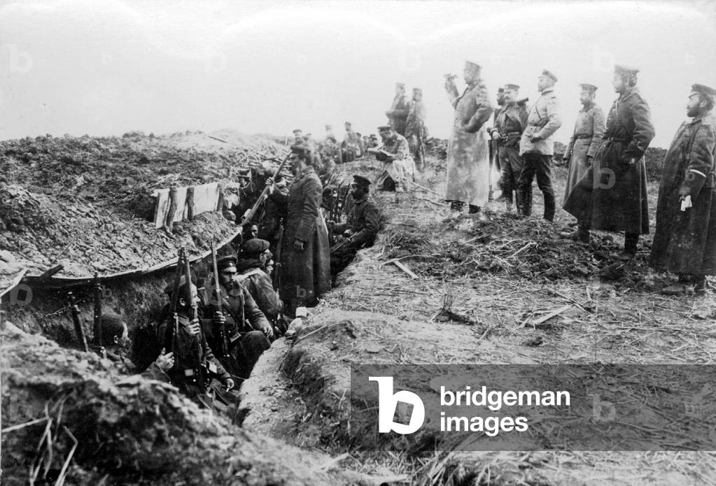 Bulgarian soldiers in a position in Vardar, 1916 (b/w photo)
