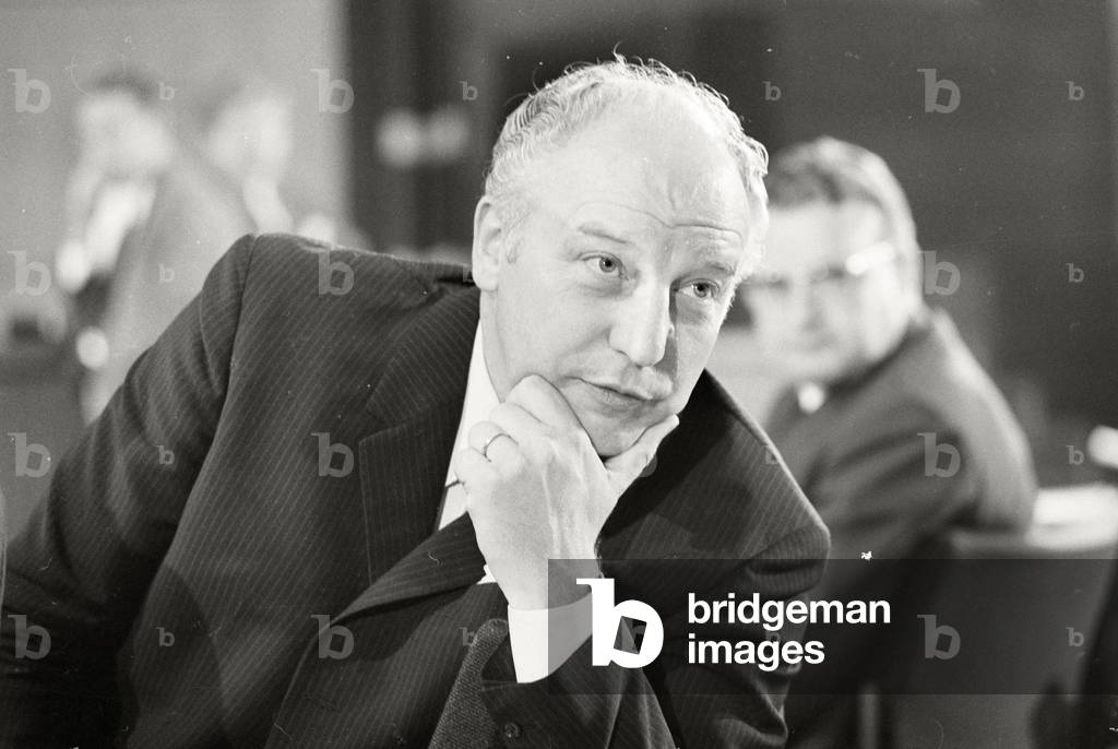 Party leader Walter Scheel at the party congress of the FDP, 1969 (b/w photo)