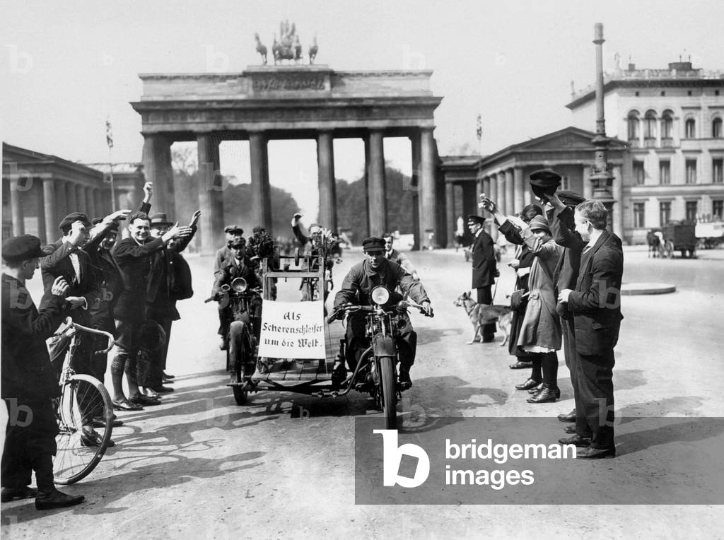 Start of the global journey of a knife-sharpener in Berlin, 1928 (b/w photo)