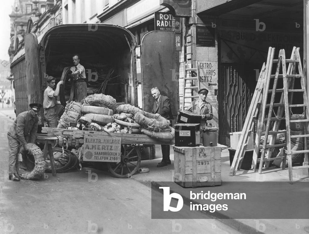 Remigration to Saarbruecken, 1940 (b/w photo)