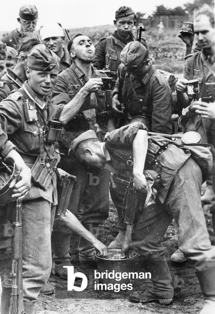 German Infantrymen at the Eastern Front, 1942 (b/w photo)