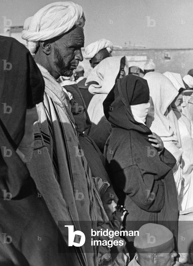 Men and women in Tunis, 1930s (b/w photo)