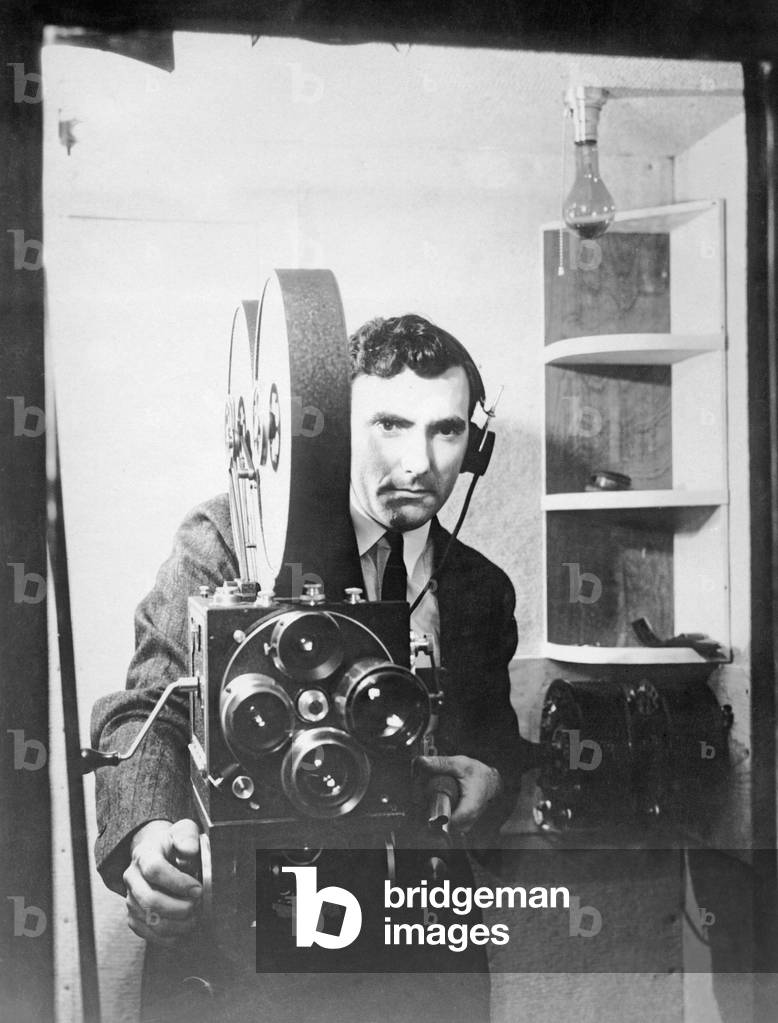 Camera-man of a sound film, 1929