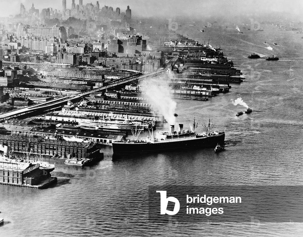 The steamer 'Deutschland' of the Hamburg-American Line arrives in New York, c.1920-39 (b/w photo)