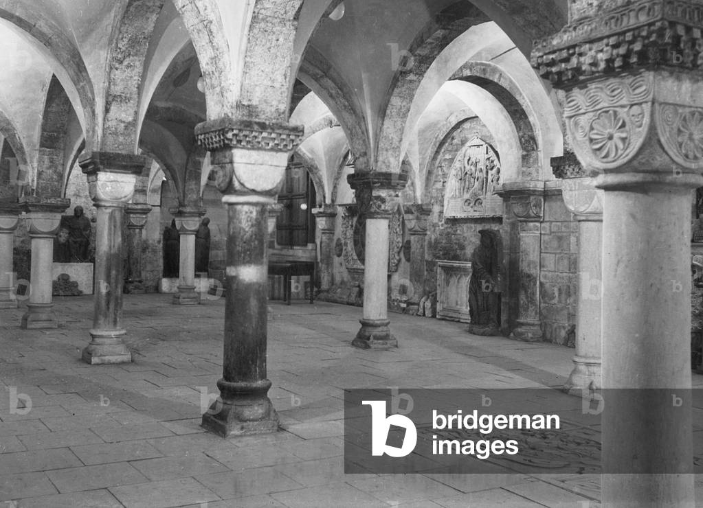 Vault under the Cathedral in Bremen, 1936 (b/w photo)