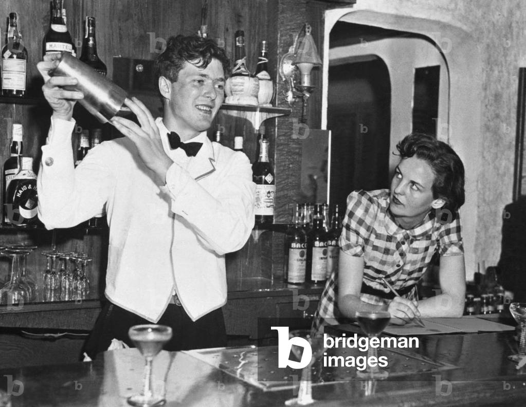 Jessica Mitford with Esmond Rommilly, 1940 (b/w photo)
