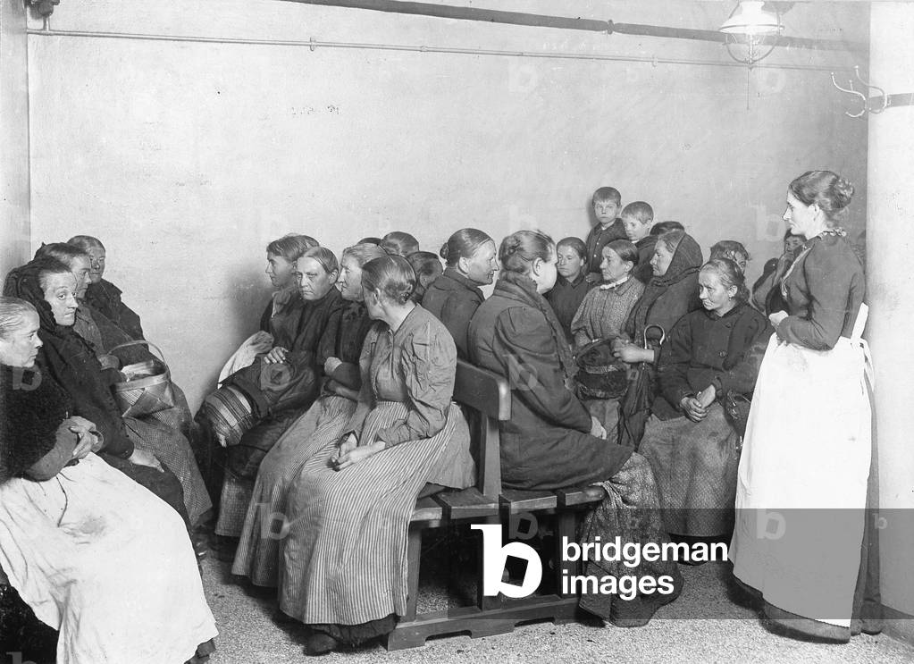 Shelter for homeless women in Berlin, 1908 (b/w photo)