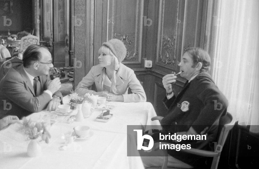 Elke Sommer with John Hyams in Berlin, 1966 (b/w photo)