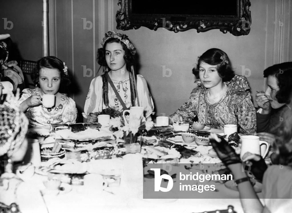 Elizabeth II., Queen, Windsor, United Kingdom, until 1946