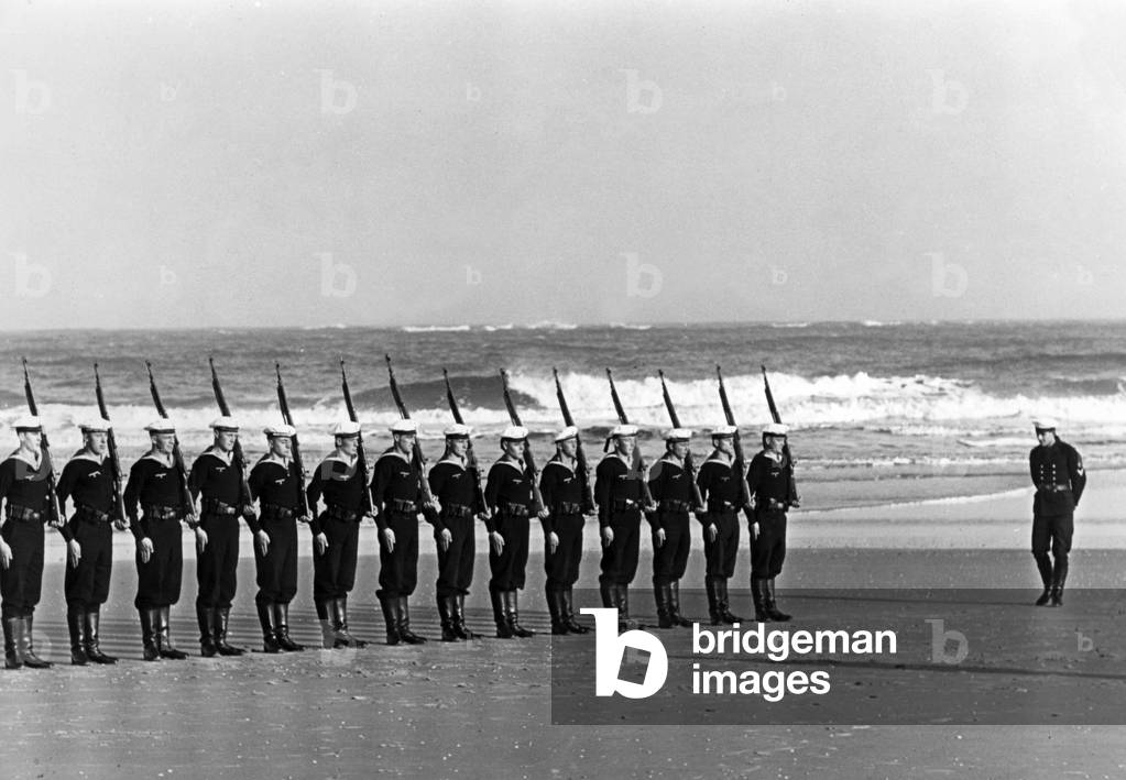 Recruits of the Kriegsmarine drill on the sea