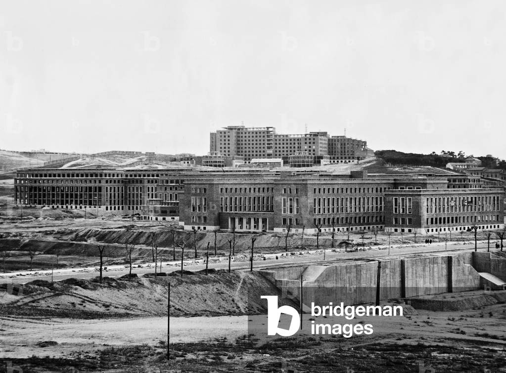 Shell of the University Hospital in Madrid, 1934 (b/w photo)