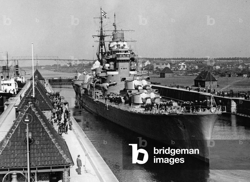 The Japanese cruiser Ashigara in Kiel, 1937 (b/w photo)