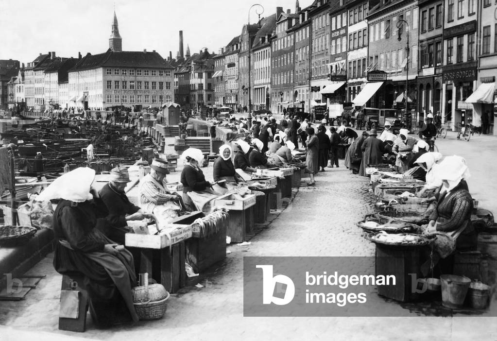 Fish market in Copenhagen (b/w photo)