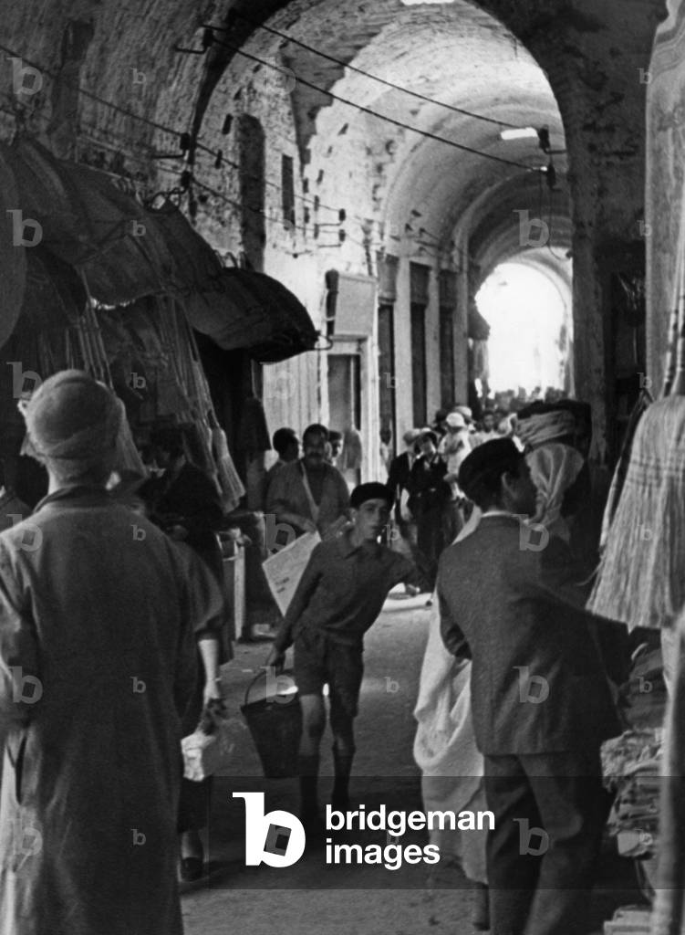 A district inhabited by natives in Tunis, 1936 (b/w photo)