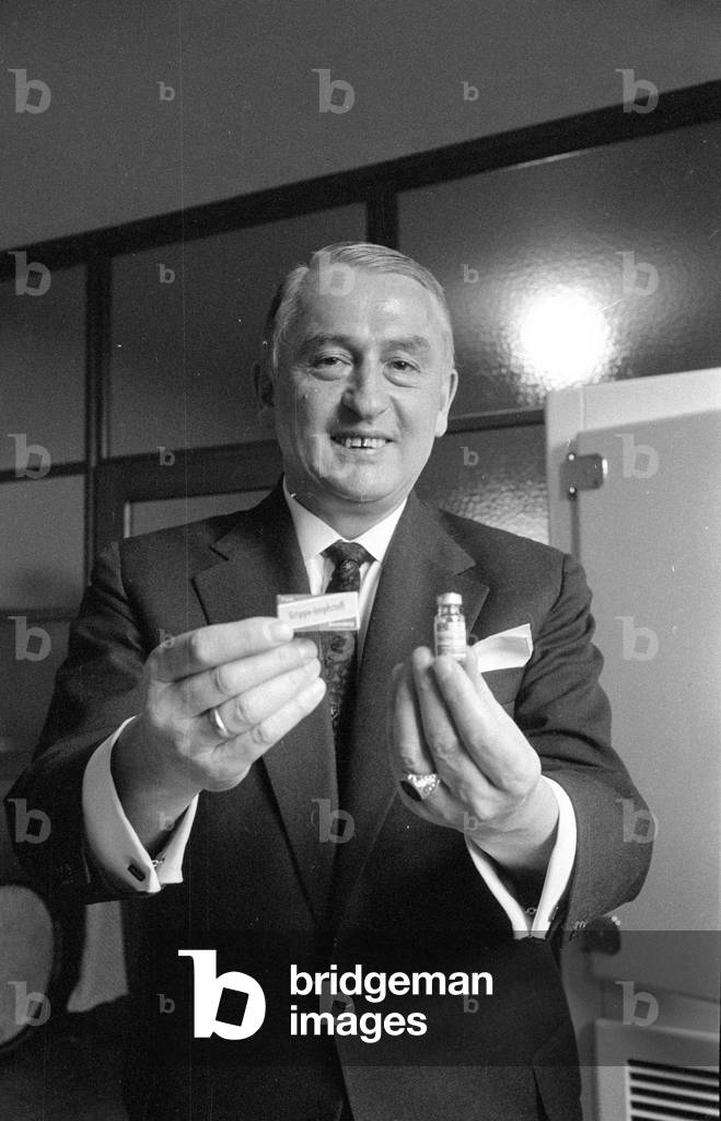 Influenza vaccine, 1960 (b/w photo)