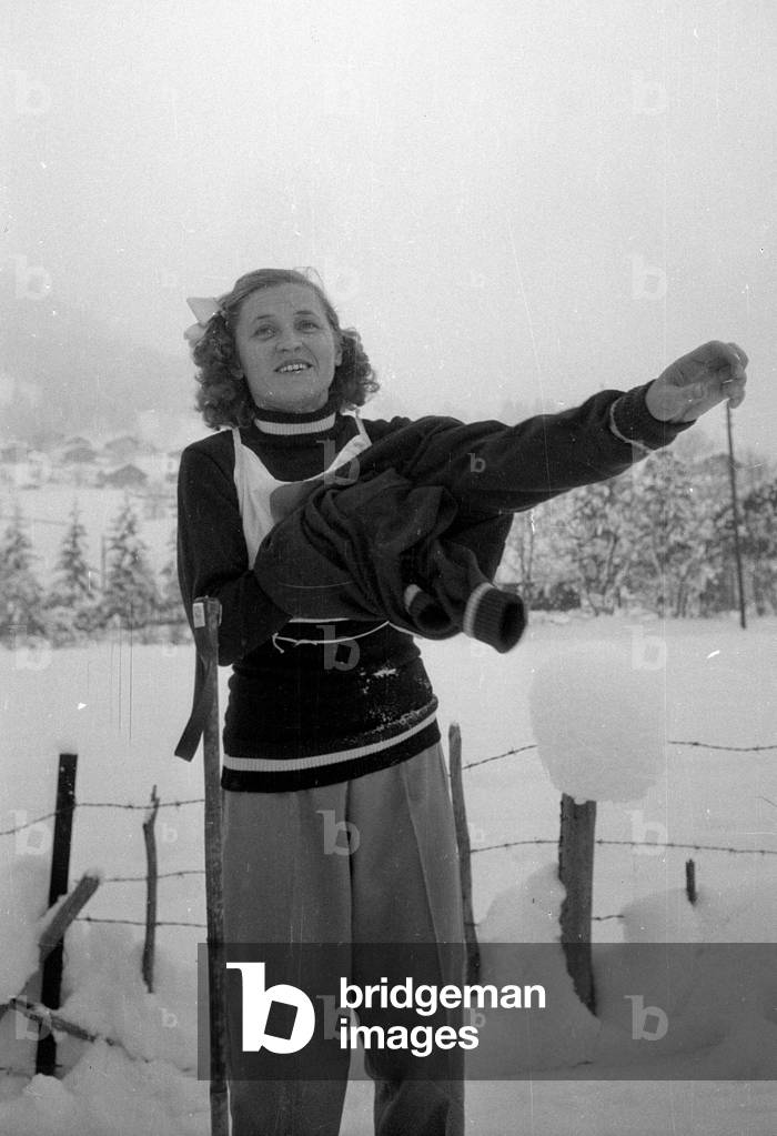 The athlete Valentina Tsaryova after her victory in Grindelwald, 1954 (b/w photo)