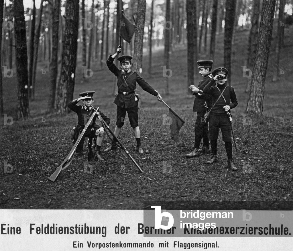 Field exercise of the Knabenexerzierschule (Boys' Drill School), 1911 (b/w photo)