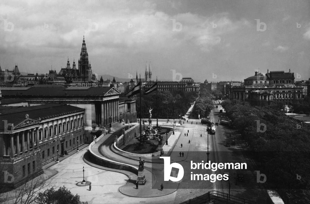 Parliament in Vienna, 1935 (b/w photo)