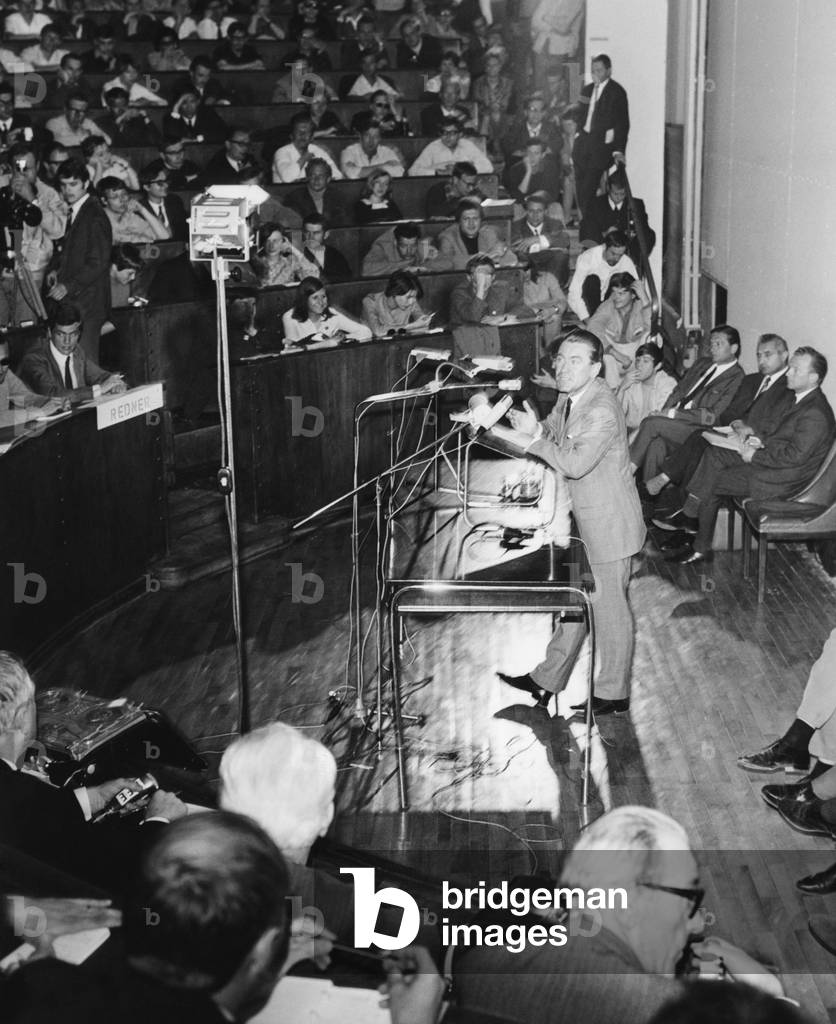 In the lecture hall of a German University members of the SDS and representatives of the university met for a discussion, 1968 (photo)